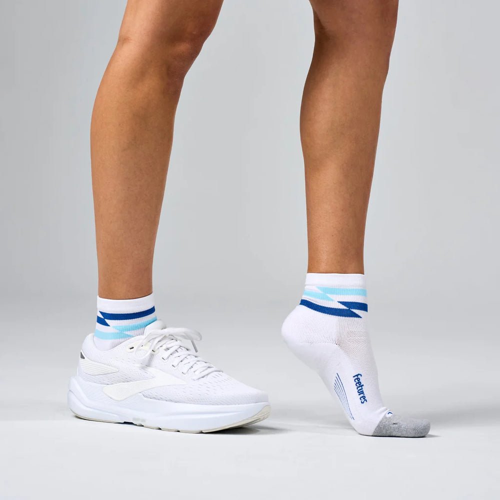Feetures! Brand Socks Elite Light Cushion 1/4 Sock in WHT/TRA