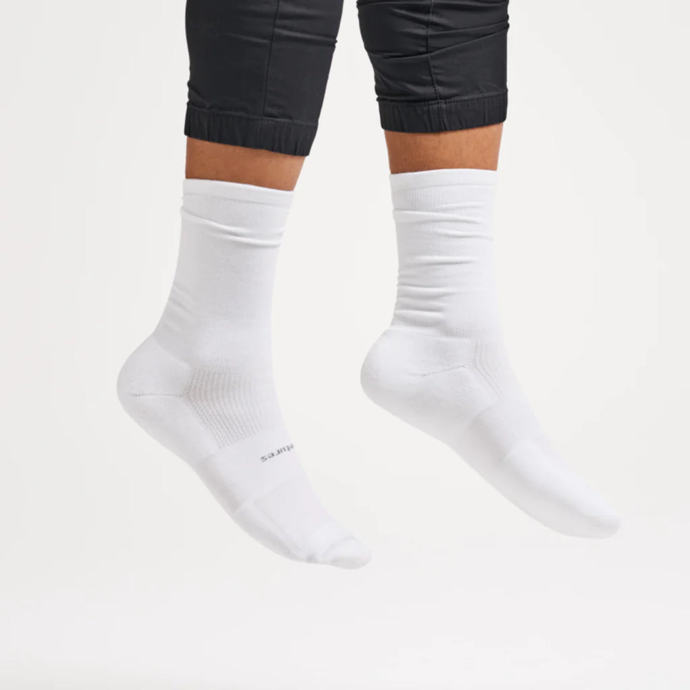 Feetures! Brand Socks Hp Max Cushion Crew in WHT