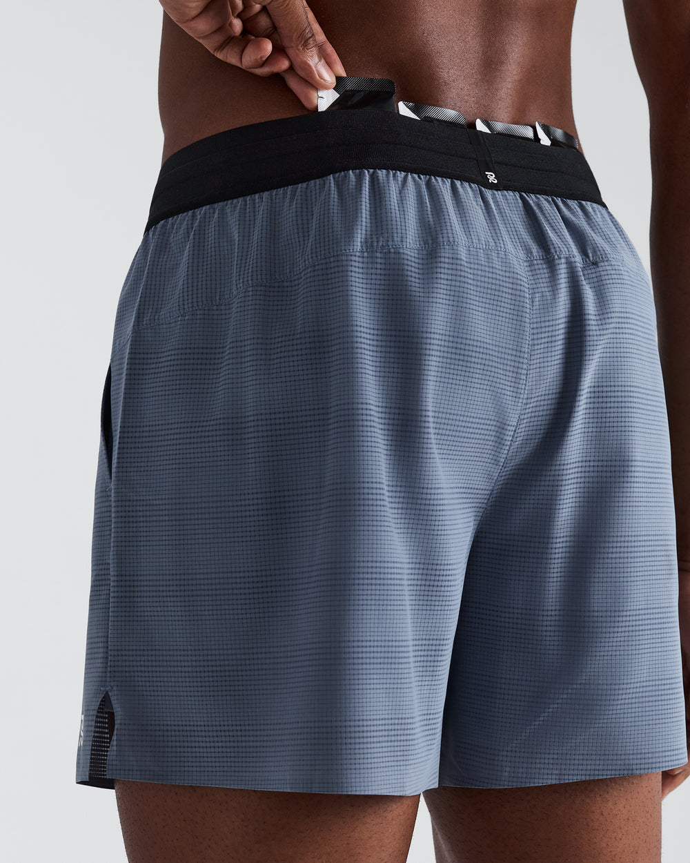 Bandit Running Men's Cooling Grid Short in STE/HOR