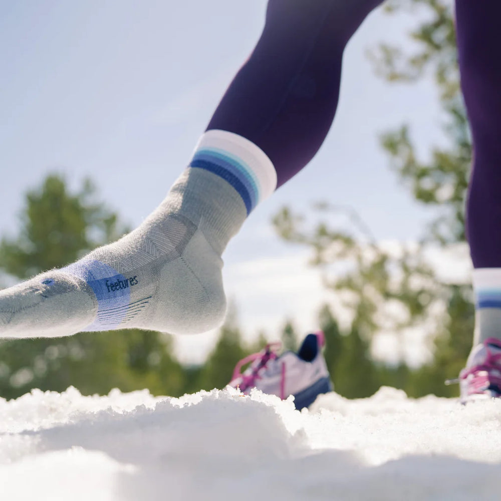 Feetures! Brand Socks Merino Max Cushion Mini Crew in LUM/GRY