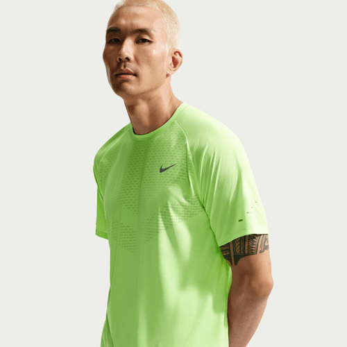 Nike, Inc. Men's Stride Adv Ss in LIME